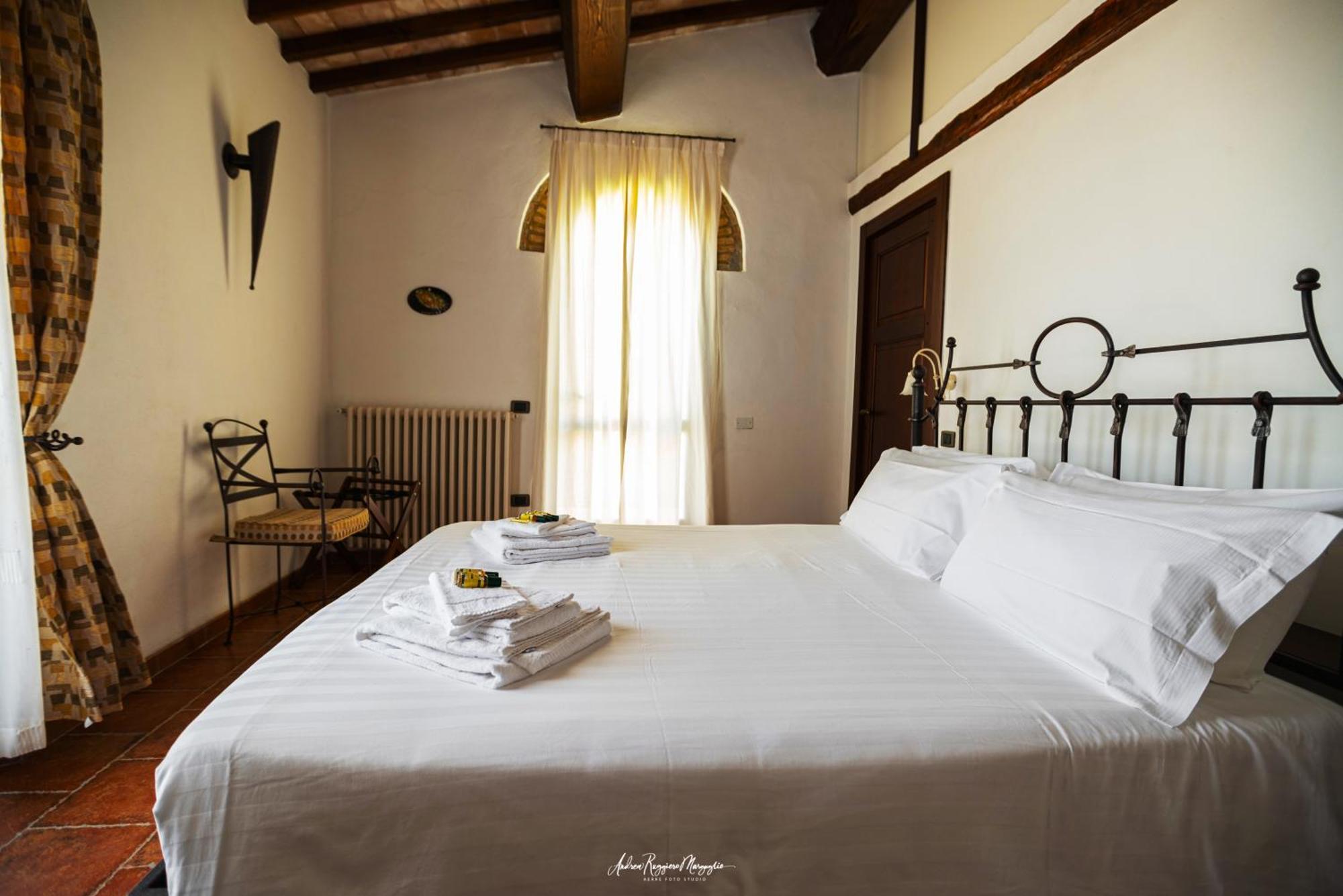 Agriturismo Aia Leccioni Micciano Bagian luar foto