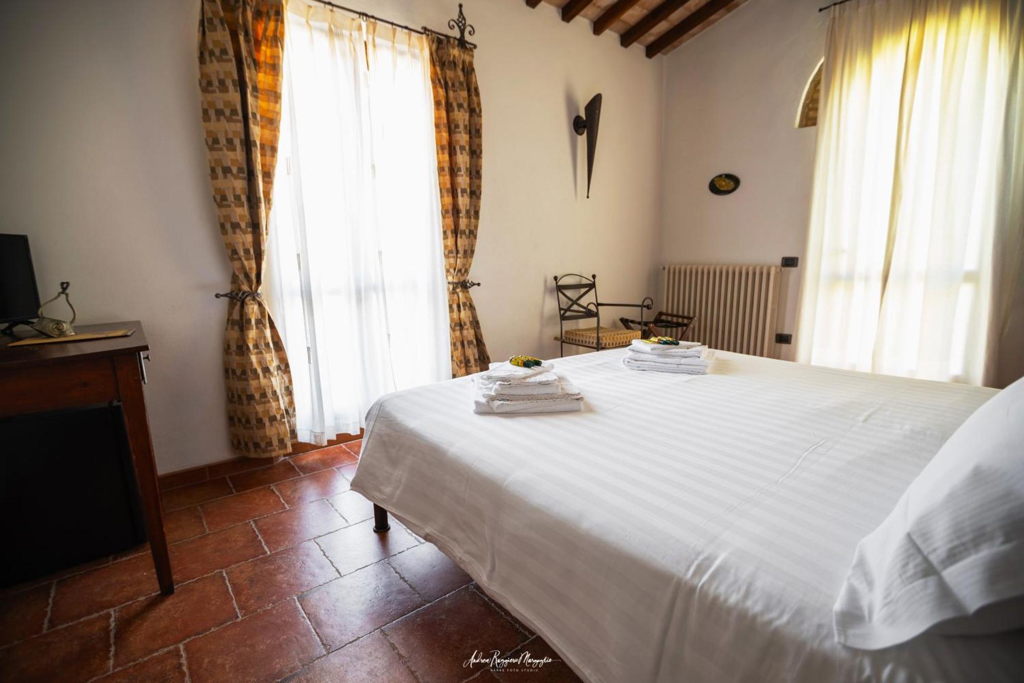 Agriturismo Aia Leccioni Micciano Bagian luar foto